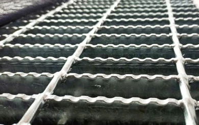 Steel Grating sebagai Alternatif untuk Lantai AntiSlip di Area Basah